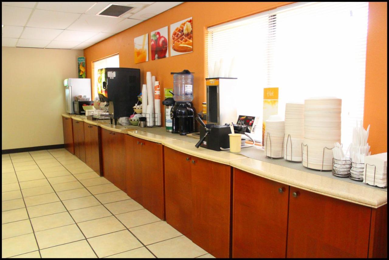Ramada By Wyndham Tucson Airport Hotel Drexel Heights Екстериор снимка
