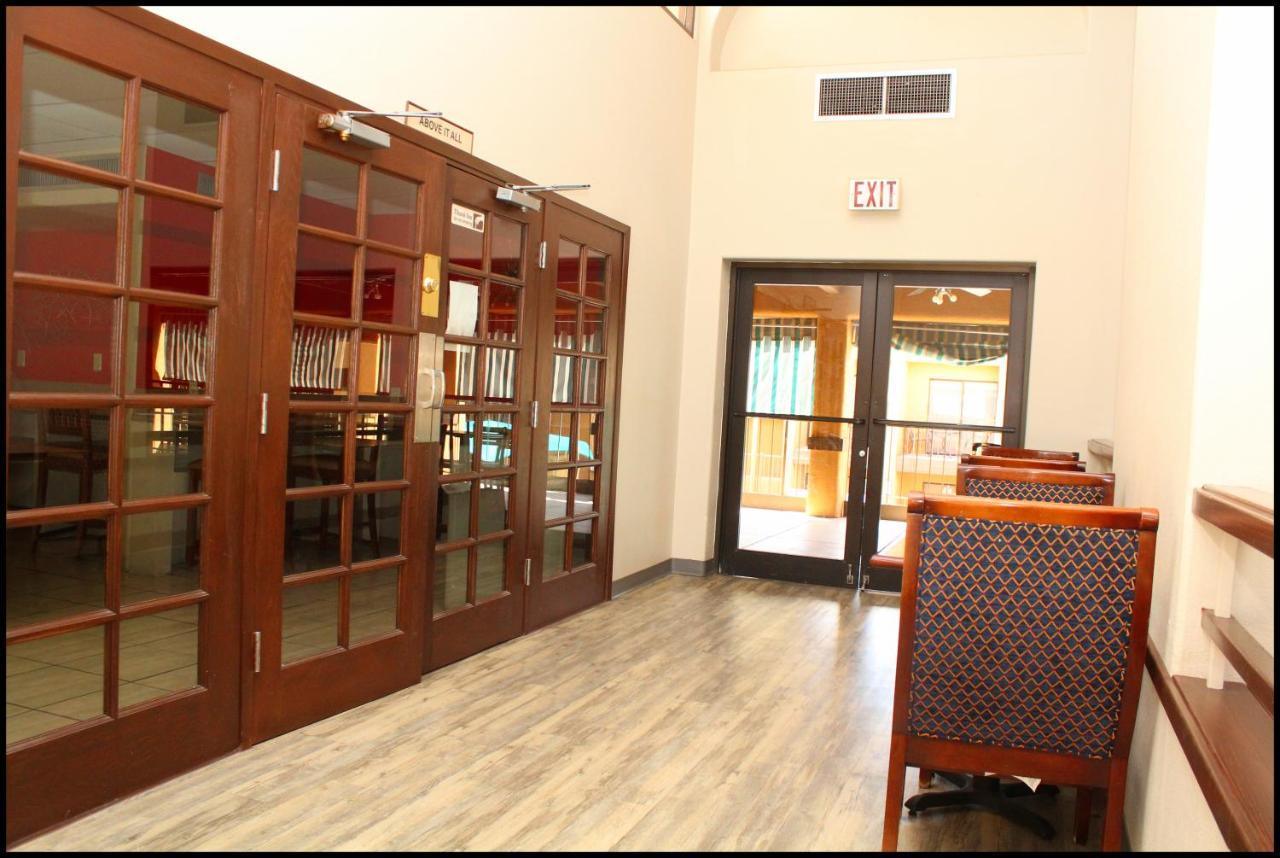 Ramada By Wyndham Tucson Airport Hotel Drexel Heights Екстериор снимка