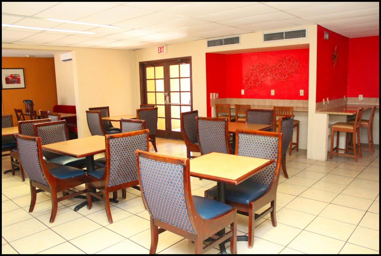 Ramada By Wyndham Tucson Airport Hotel Drexel Heights Екстериор снимка