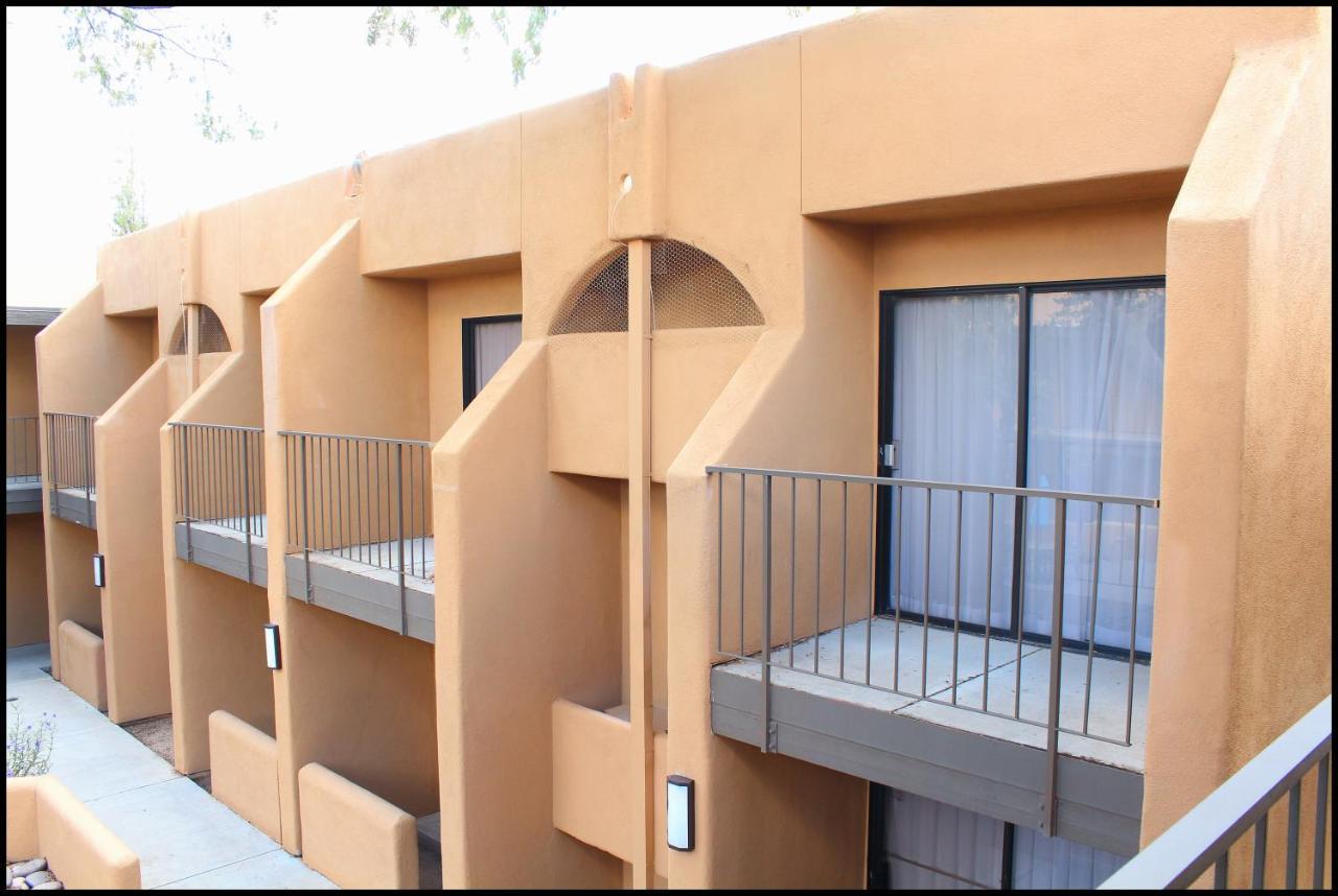 Ramada By Wyndham Tucson Airport Hotel Drexel Heights Екстериор снимка