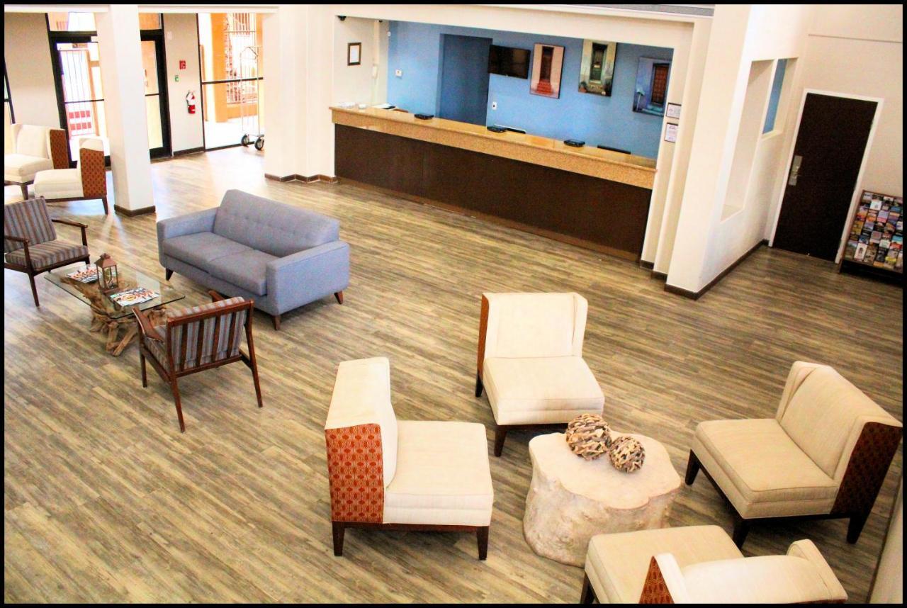 Ramada By Wyndham Tucson Airport Hotel Drexel Heights Екстериор снимка