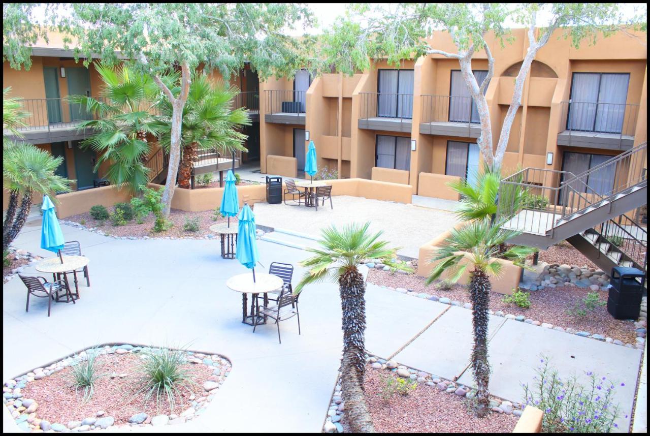 Ramada By Wyndham Tucson Airport Hotel Drexel Heights Екстериор снимка