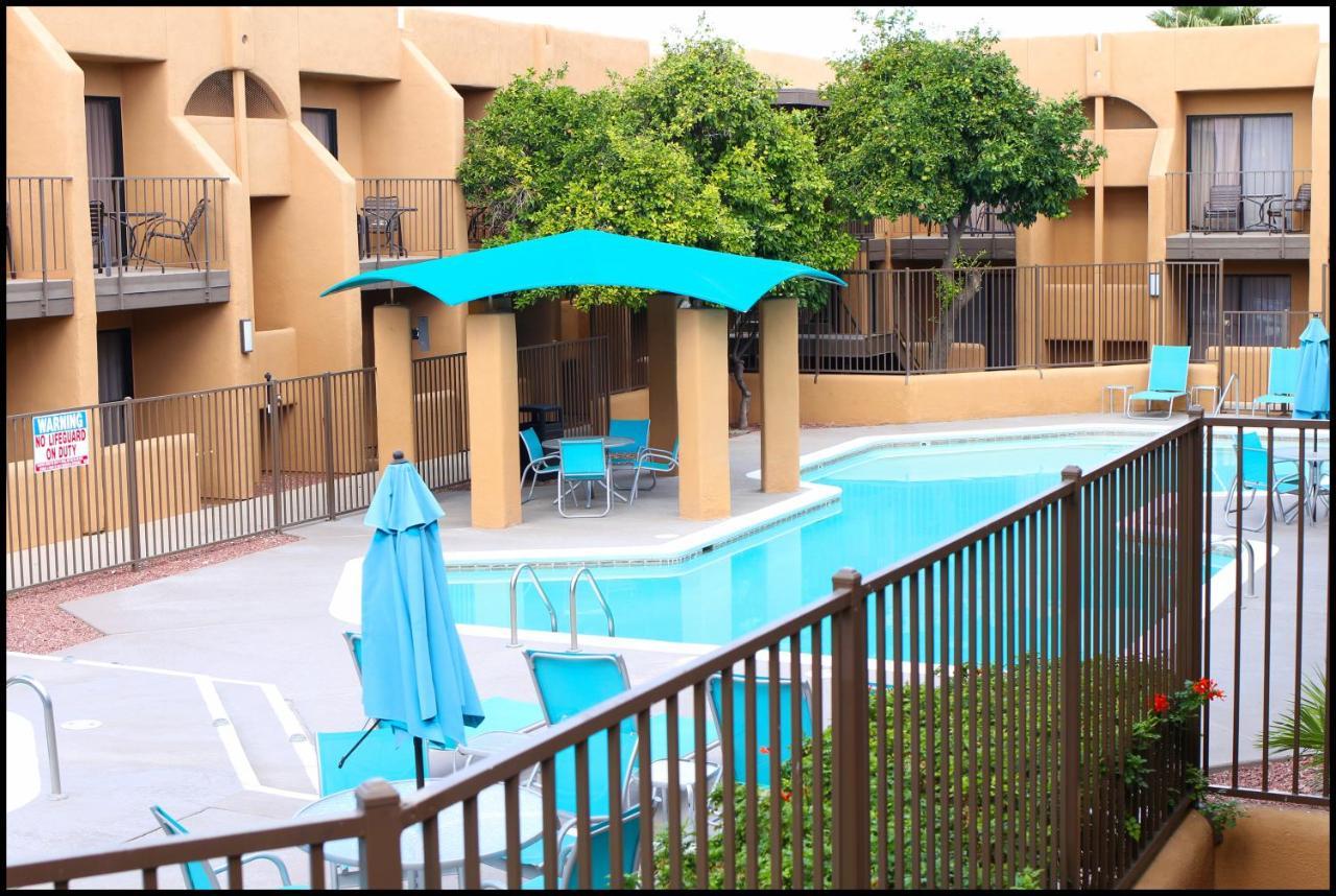 Ramada By Wyndham Tucson Airport Hotel Drexel Heights Екстериор снимка