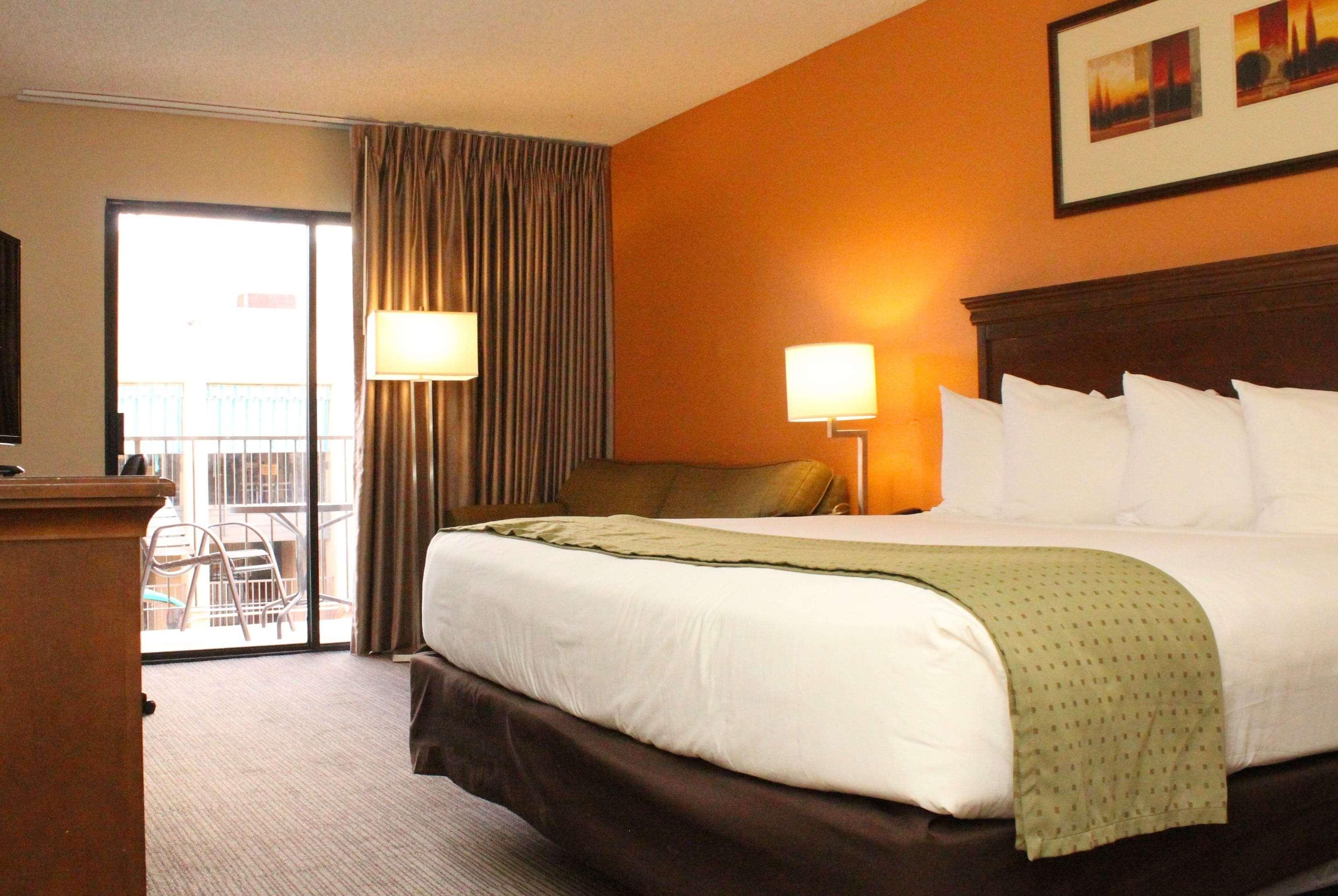 Ramada By Wyndham Tucson Airport Hotel Drexel Heights Екстериор снимка