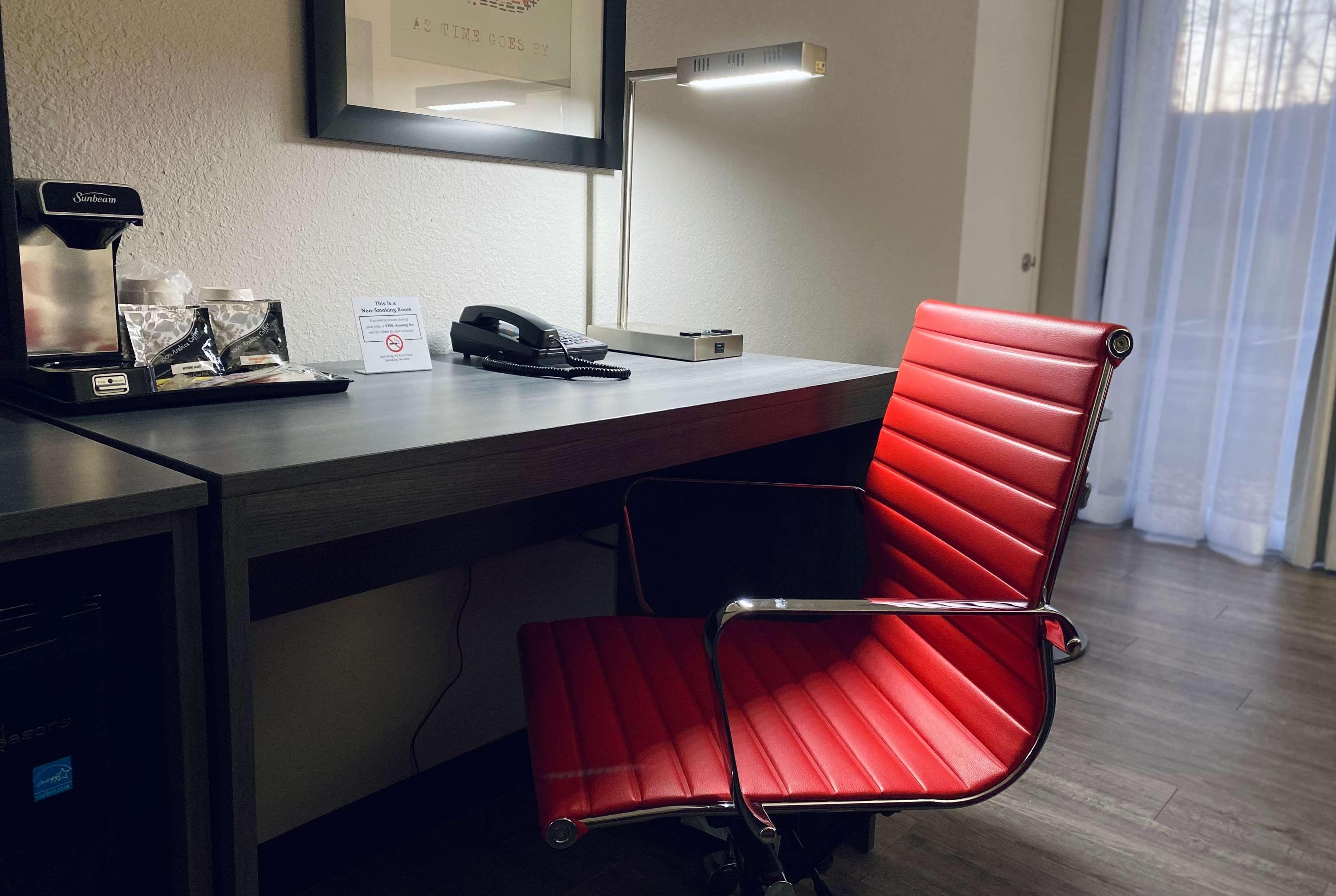 Ramada By Wyndham Tucson Airport Hotel Drexel Heights Екстериор снимка