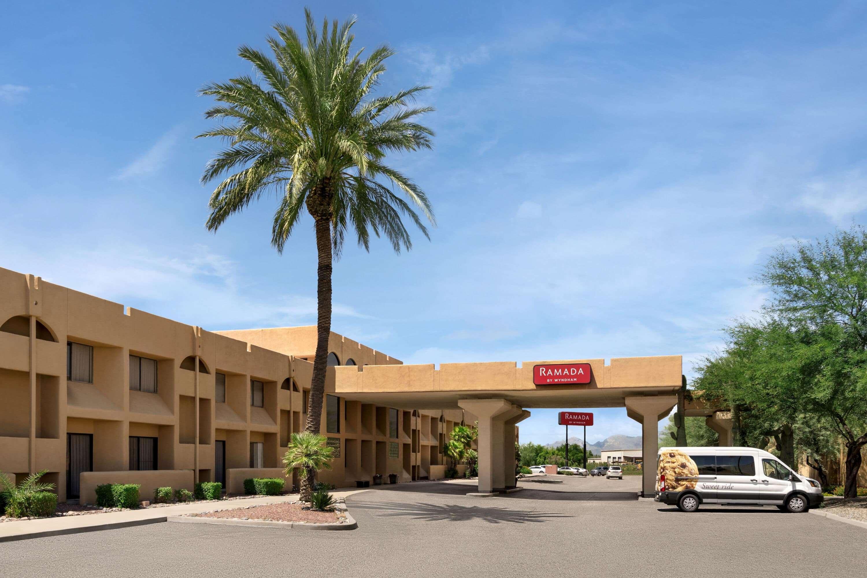 Ramada By Wyndham Tucson Airport Hotel Екстериор снимка