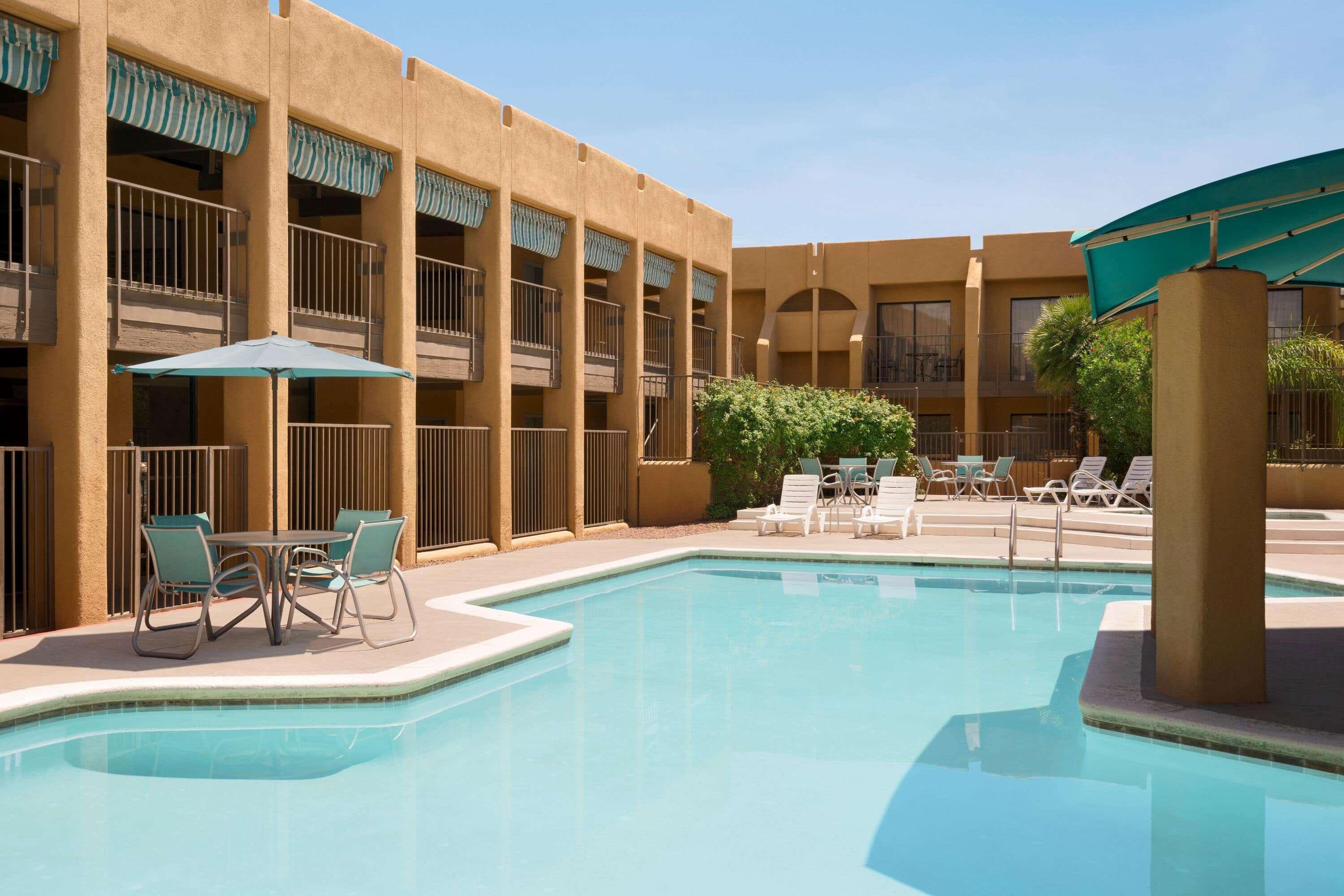 Ramada By Wyndham Tucson Airport Hotel Drexel Heights Екстериор снимка