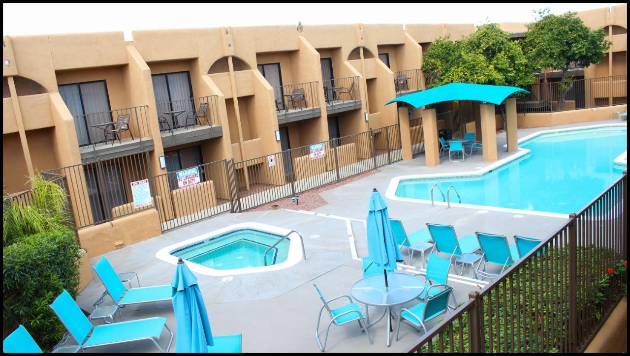 Ramada By Wyndham Tucson Airport Hotel Drexel Heights Екстериор снимка