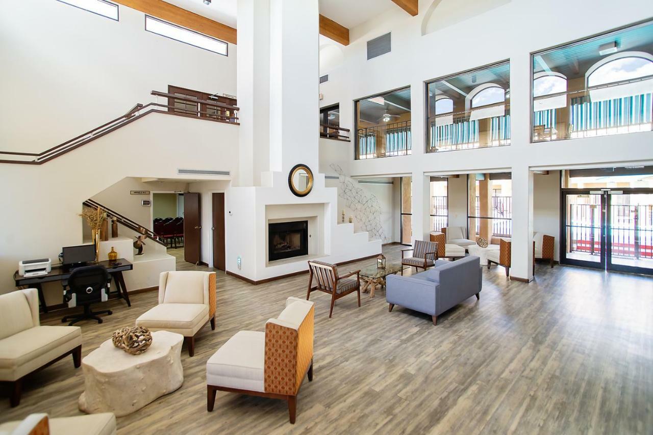 Ramada By Wyndham Tucson Airport Hotel Drexel Heights Екстериор снимка